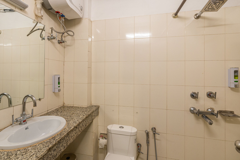Bathroom, Madpackers Rishikesh, Garhwal