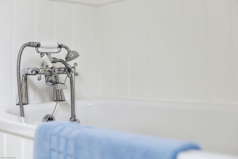 Bathroom 4, Rofford Lodge, Isle of Wight