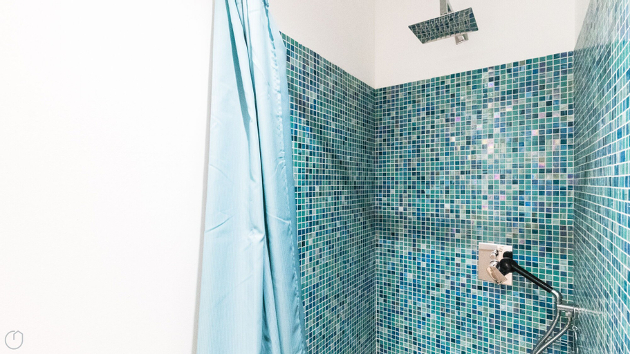 Bathroom 19