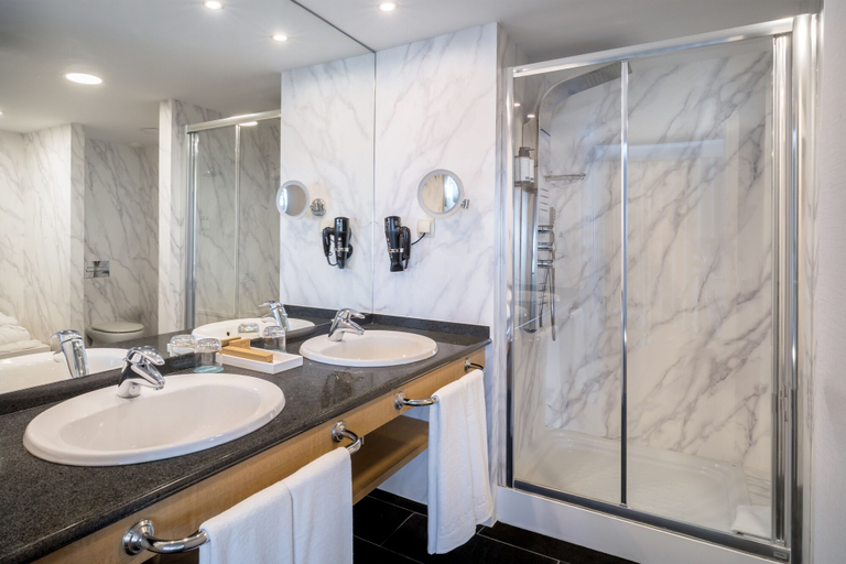 Bathroom 5, Occidental Atenea Mar- Adults Only, Barcelona