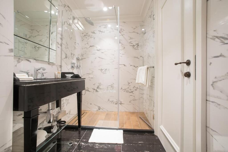 Bathroom 4, Boutique Hotel La Roche