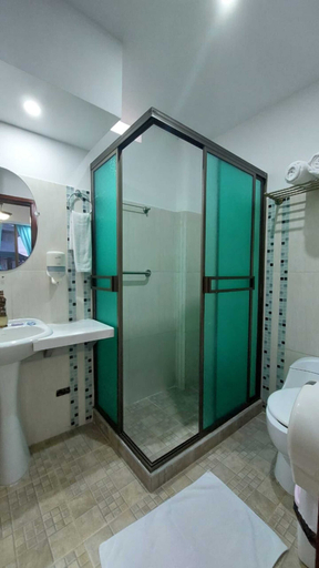 Bathroom 4, Hotel Yurupary, Leticia