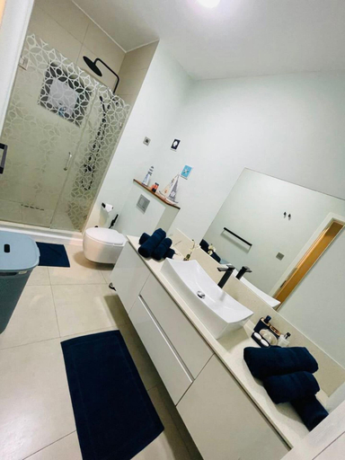 Bathroom 4, Beautiful Luxury 2-bed Apartment in Pereybere