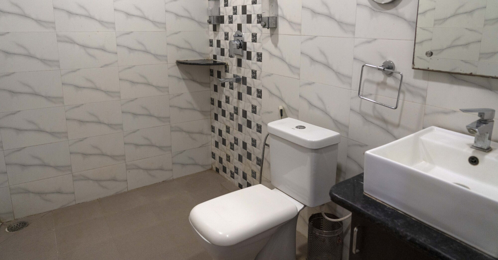 Bathroom, Hotel Shivaay Blue, Palamu