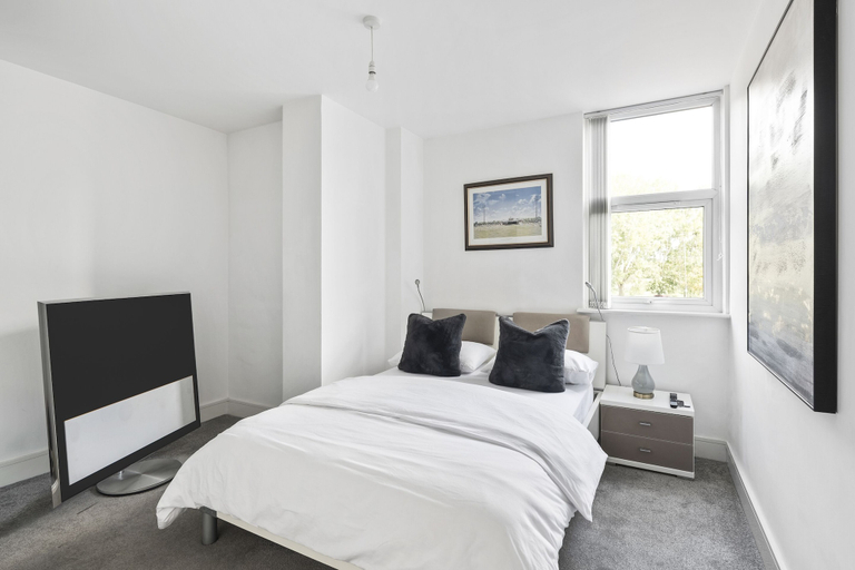 Bedroom 2, Luxurious 2 Bedroom Apartment With Free Parking, Essex
