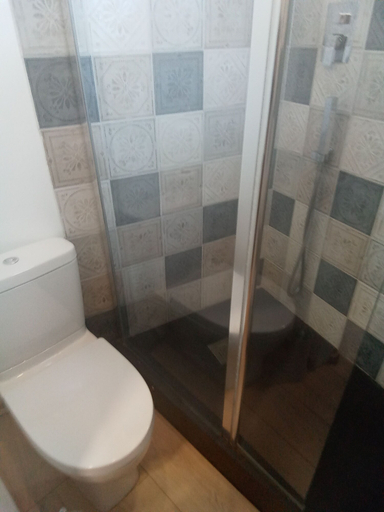 Bathroom 5, La Renaissance, Calvados