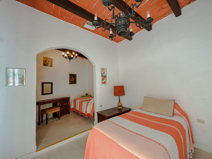 Bedroom 2, Mansion del Bosque, Allende