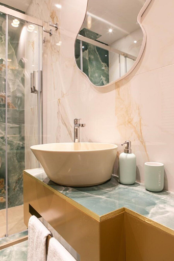 Bathroom 5, Bhr Cavour 150, Roma
