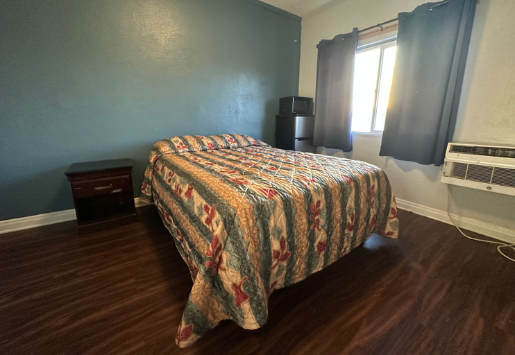Bedroom 2, Unity Hotel - No Parking & Rooms Are Upstairs, Los Angeles