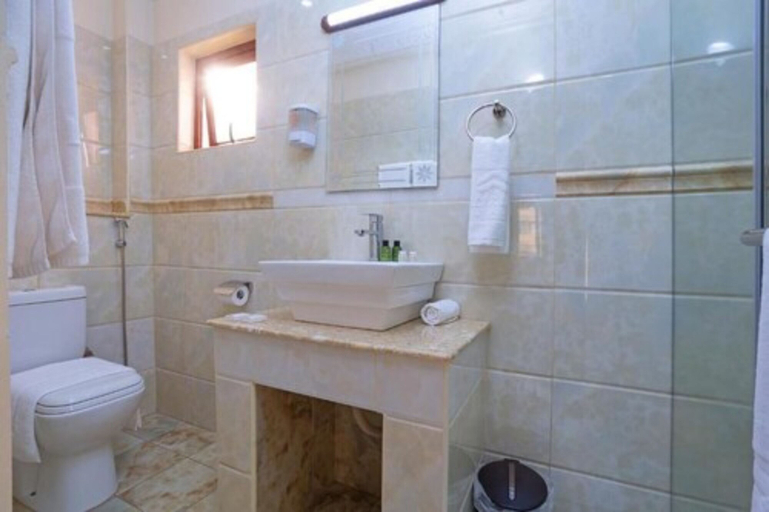 Bathroom 5, West Lerruat Hotel, Langata