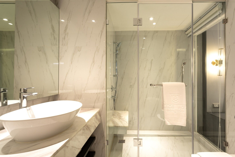 Bathroom 4, Grace Hotel Bangkok, Wattana