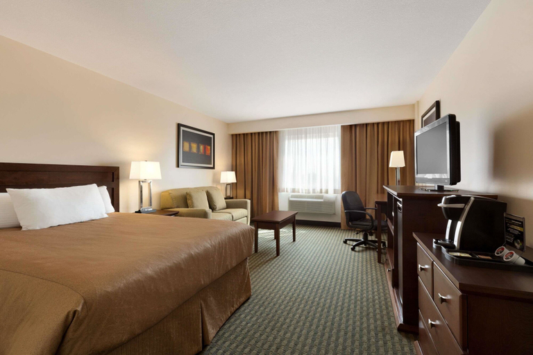 Bedroom 3, Travelodge by Wyndham Weyburn, Division No. 2