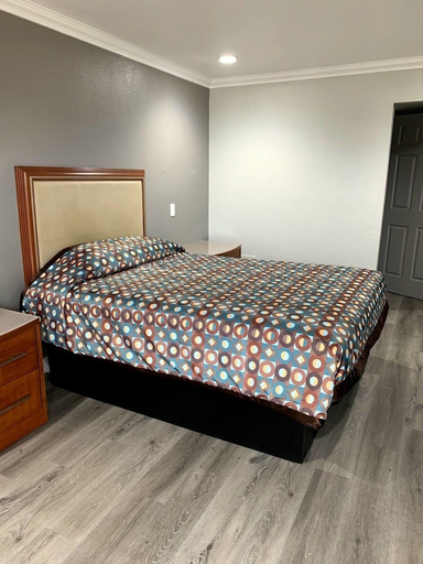 Bedroom 2, La Puente Inn, Los Angeles