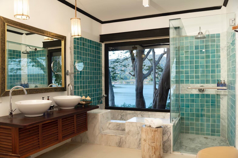 Bathroom 3, Tohsang Heritage Khongjiam, Khong Chiam
