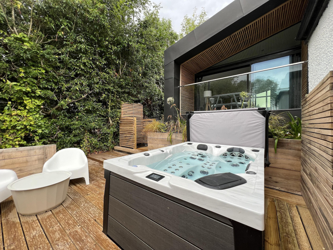 Others 3, River View Guest House, Jacuzzi, Boat, Fire Hire, Windsor and Maidenhead