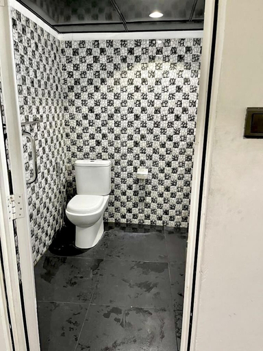 Bathroom 3, Venus Hotel, Colombo