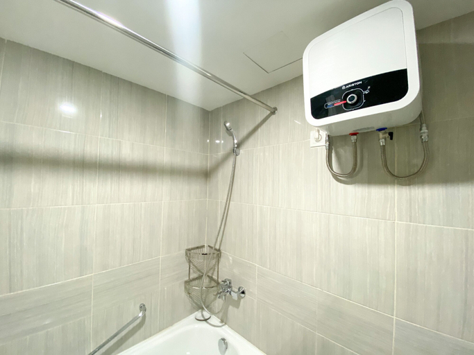 Bathroom 2, Good Deal And Elegant Studio Vasanta Innopark Apartment, Cikarang