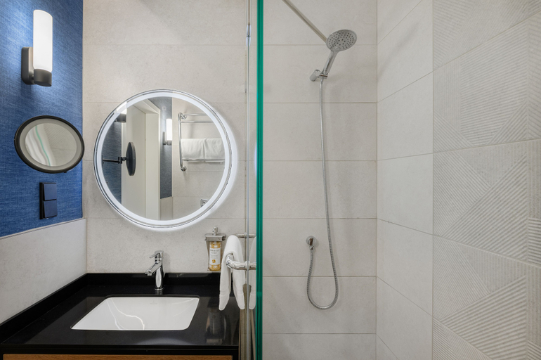 Bathroom 5, Danubius Hotel Helia, Budapesti