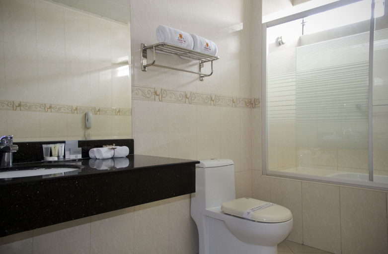 Bathroom 4, Kingdom Hotel, Lima