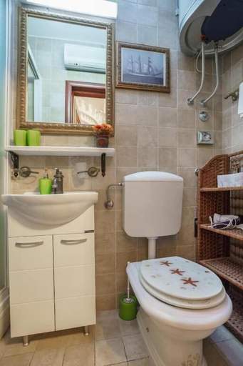 Bathroom 4, Apartments Wine House Old Town