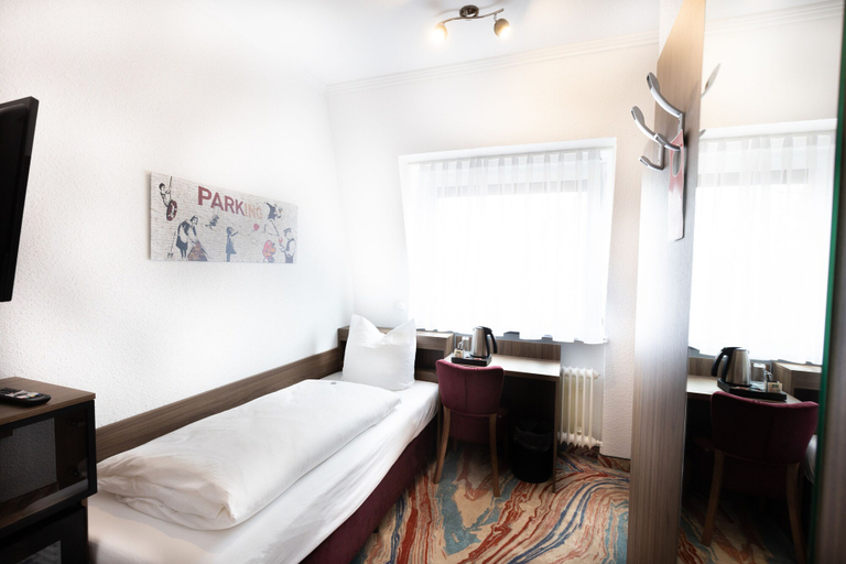 Bedroom 3, Firzlaffs Hotel Neumünster, Neumünster