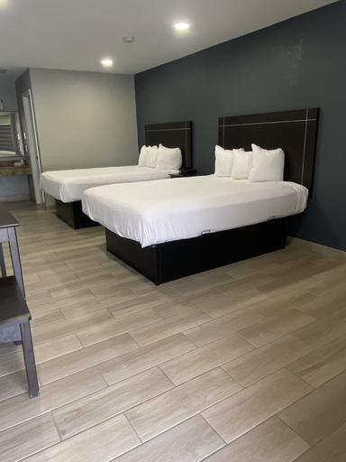 Bedroom 3, Falcon Executive Inn, Zapata