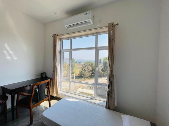 Bedroom 3, Vasant Vihar Resort, Narmada