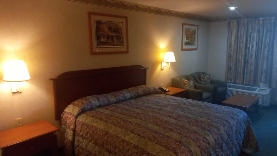 Bedroom 2, Traveler Inn and Suites, Wayne
