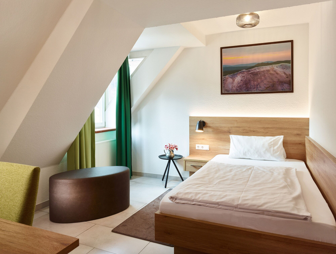 Bedroom 4, Hotel & Restaurant Burgschänke, Kaiserslautern