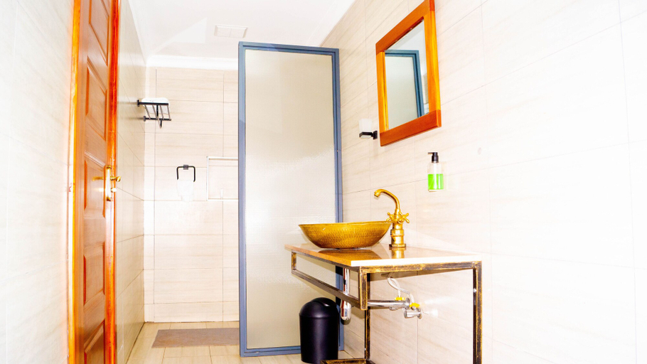 Bathroom 3, Distinction Gardens, Alego Usonga