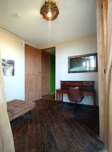 Others 5, Lost River Hostel, Orange