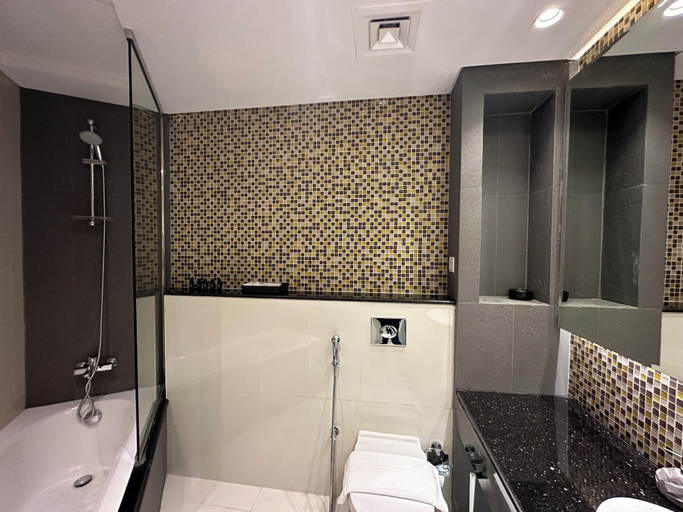 Bathroom 4, Lux BnB Upper Crest Tower I Skyline Views, Dubai