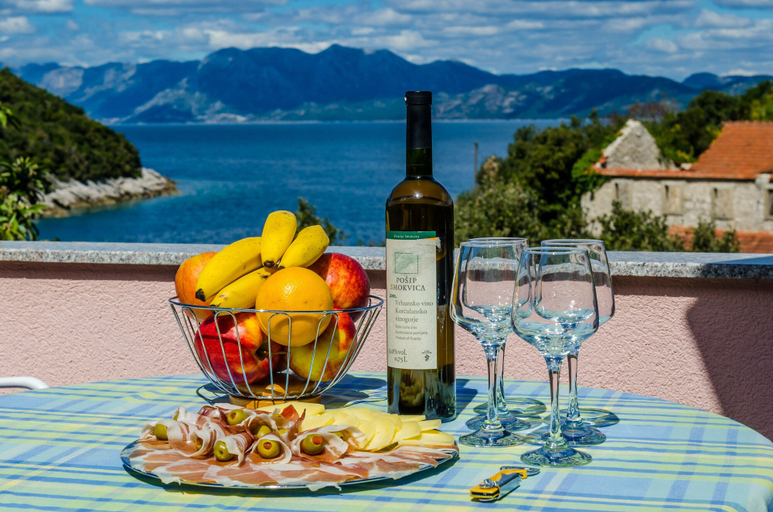 Food & Drinks 5, Apartment Bay of Dreams, Janjina