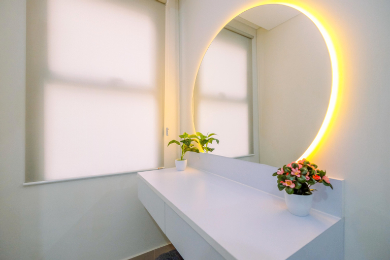 Bedroom 5, Modern Living and Nice Studio at Transpark Cibubur Apartment By Travelio, Depok
