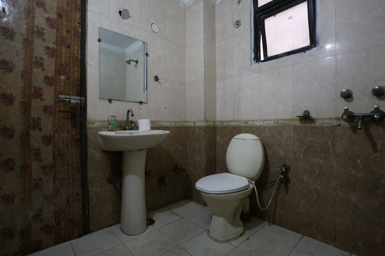 Bathroom, Hotel Noida Continental, Gautam Buddha Nagar