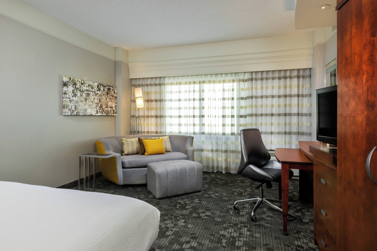 Bedroom 3, Courtyard by Marriott Houston by the Galleria, Houston