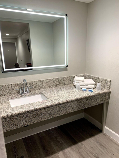 Bathroom 3, La Puente Inn, Los Angeles