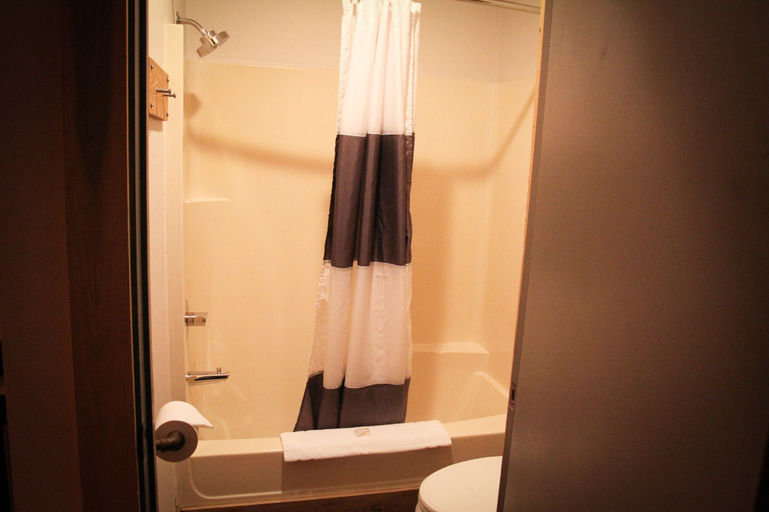 Bathroom 5, Ashore Hotel, Clatsop