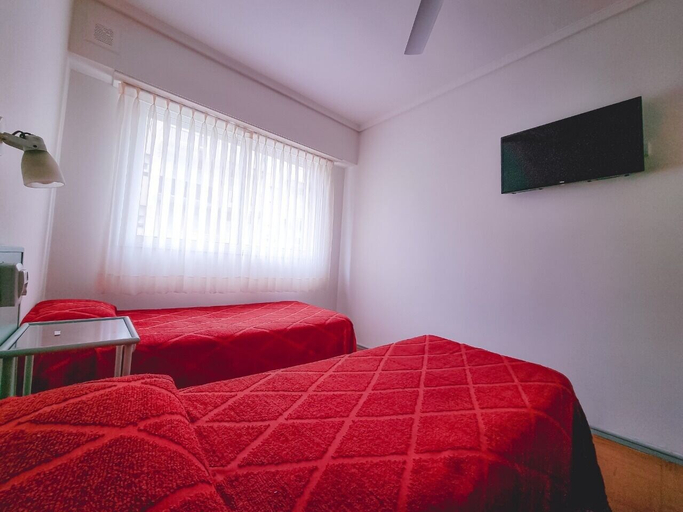 Bedroom 2, Hotel Delfin, General Pueyrredón