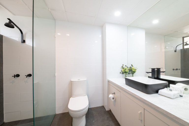 Bathroom 5, Whitsunday Terraces Hotel Airlie Beach, Whitsunday
