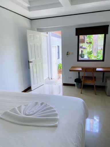 Bedroom 5, The Reef Hotel & Studios, Muang Satun