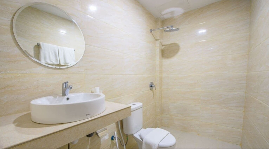 Bathroom 5, Osaka Hotel Batam, Batam