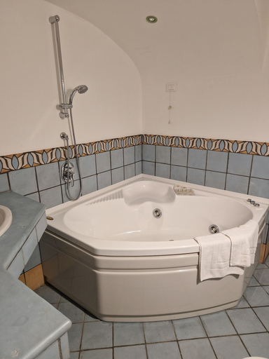 Bathroom 3, HOLIDAY double, Salerno
