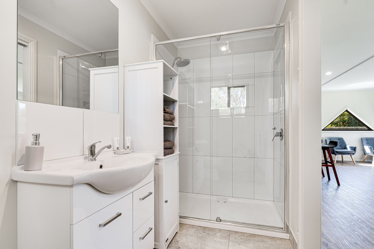 Bathroom 4, Goolwa River Retreat, Campaspe - Rochester