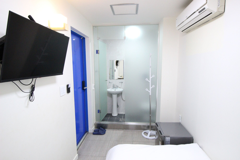 Others 4, Hotel Ivory, Jung
