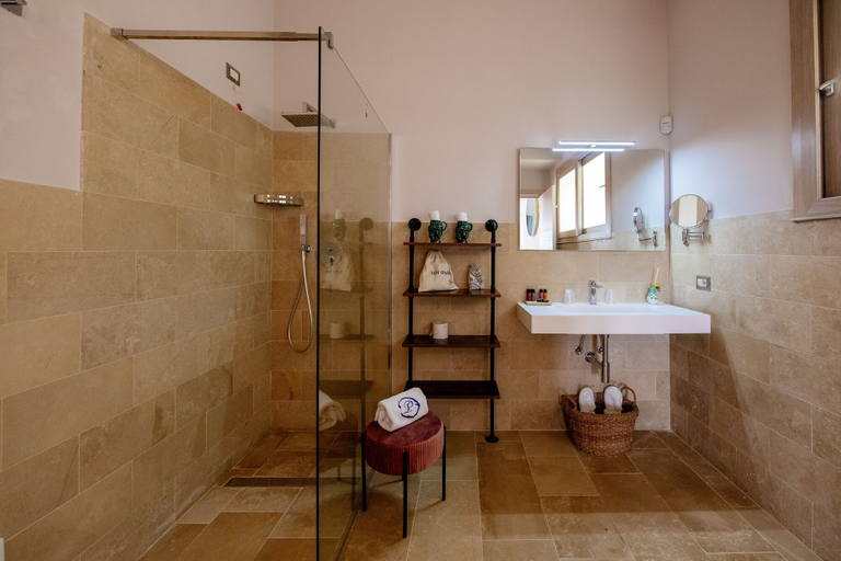 Bathroom 5, POGGIO LEANO, Ragusa