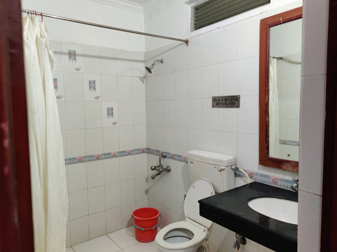 Bathroom 4, EuroStar Inn, Chhatarpur