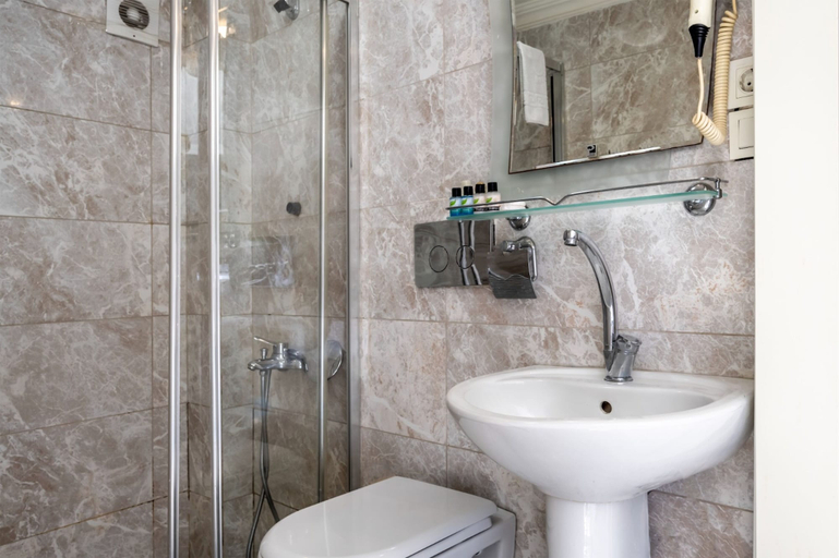 Bathroom 5, Hotel Rose Bouquets, Fatih