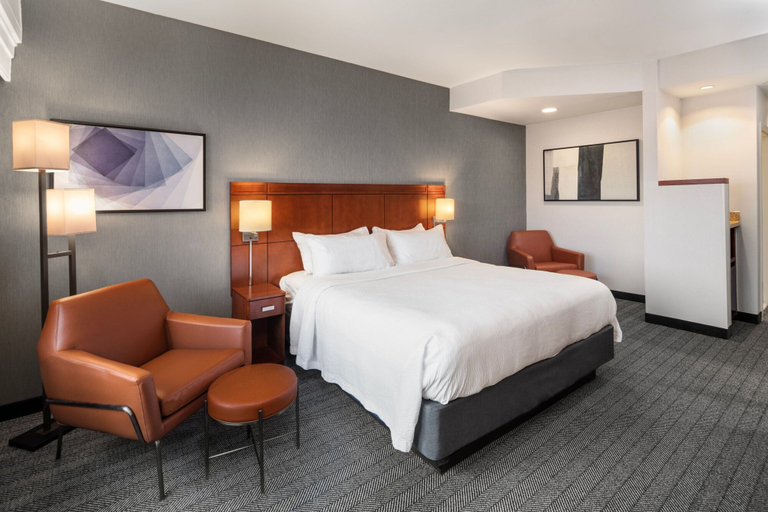 Bedroom 4, Courtyard Mankato Marriott, Blue Earth