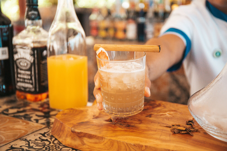 Food & Drinks 11